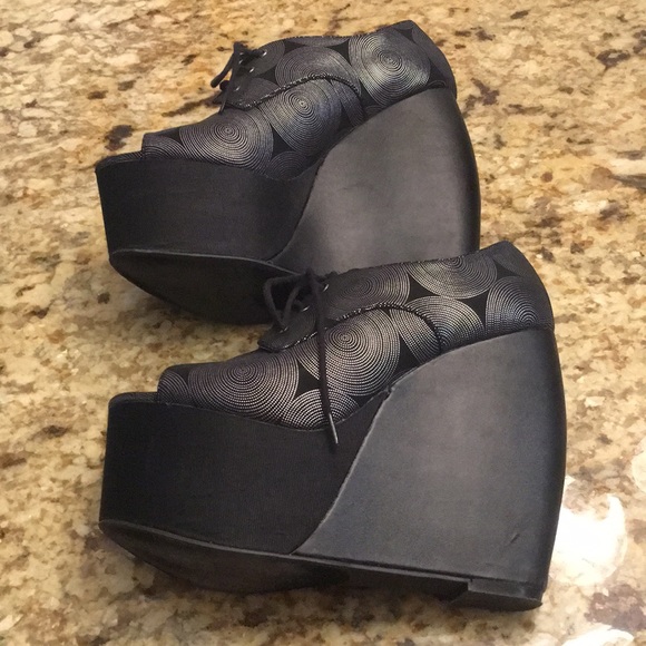 Penny Loves Kenny Platform Shoes, size 7.5. - Picture 2 of 7